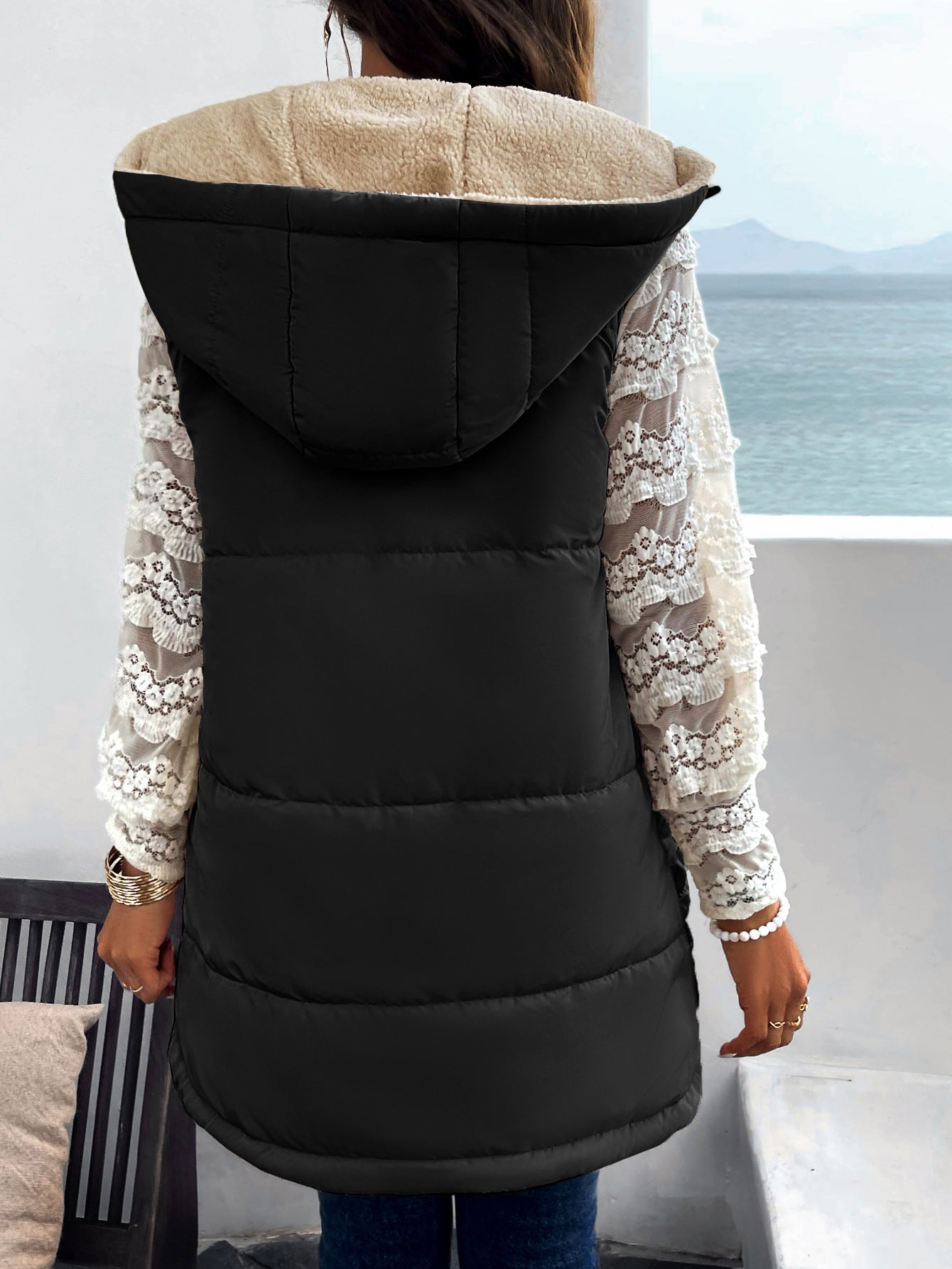 Elegant Puffer Vest with Hood and Sherpa Lining for Cozy Outings